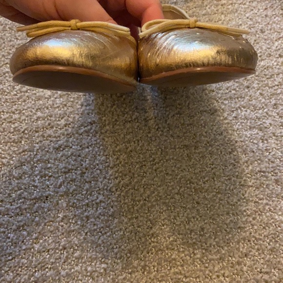 EUC worn once Banana Republic ballet flats gold - Picture 2 of 7